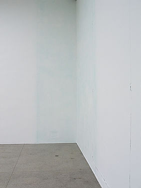 Joëlle Tuerlinckx, Coin d'ombre 'SUPERWHITE', 2011. Courtesy: Galerie nächst St. Stephan - Rosemarie Schwarzwälder, Wien.  Foto: Andreas Semerad.